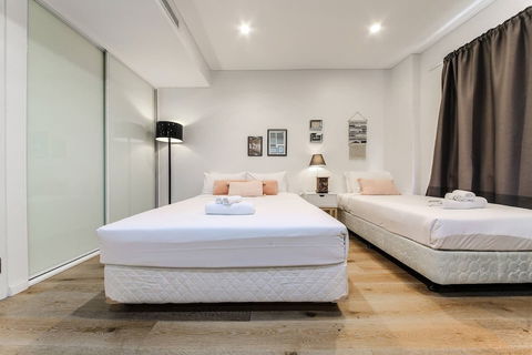 A13-darling Harbour Studio - Sunshine Coast Guide 2