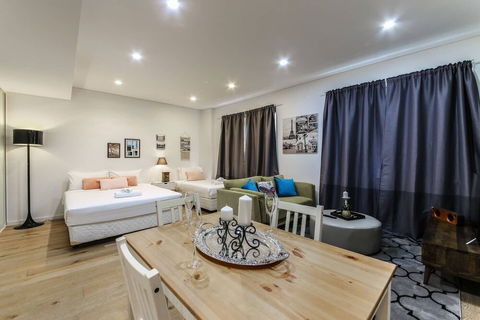 A13-darling Harbour Studio - Sunshine Coast Guide 3