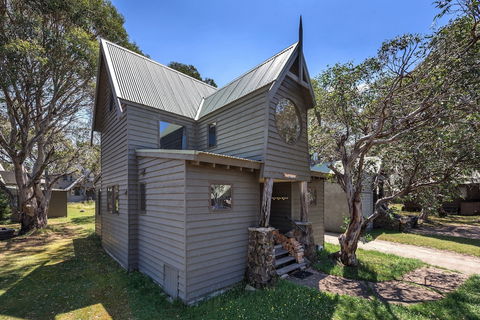 Aaragon - Sunshine Coast Guide 1