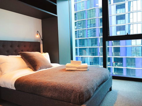 CBD Amazing View 2 Bedrooms Apartments - Sunshine Coast Guide 5
