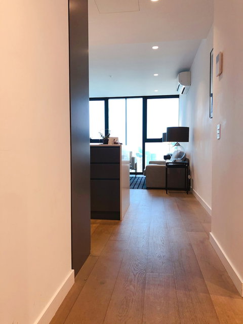 CBD Amazing View 2 Bedrooms Apartments - Sunshine Coast Guide 3