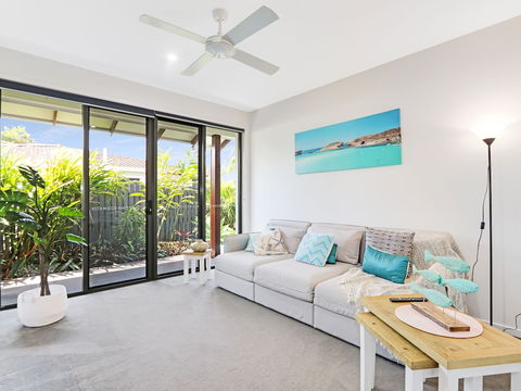 Adelong - Sunshine Coast Guide 4