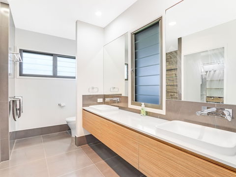 Adelong - Sunshine Coast Guide 5