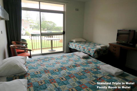 Tathra Hotel & Motel - Sunshine Coast Guide 1