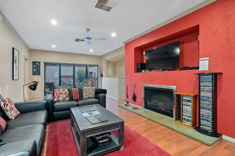 About Time Retreats Studio Seven - Sunshine Coast Guide 1