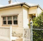 Simmers Serviced Apartments - Sunshine Coast Guide