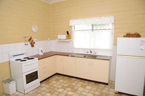 Almare 7 Gowing Street - Sunshine Coast Guide 6
