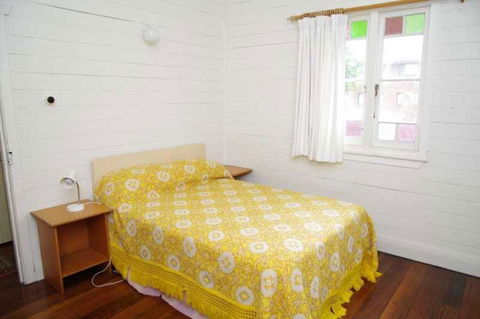 Almare 7 Gowing Street - Sunshine Coast Guide 4