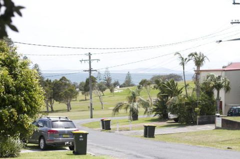 Almare 7 Gowing Street - Sunshine Coast Guide 3