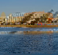 Oaks The Entrance Waterfront Suites - Sunshine Coast Guide