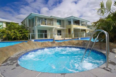 Pacific Blue Pool Spa & More Available In Complex! - Sunshine Coast Guide 1