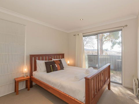 Aspect 1 / 8a Poly Cow Lane - Sunshine Coast Guide 1