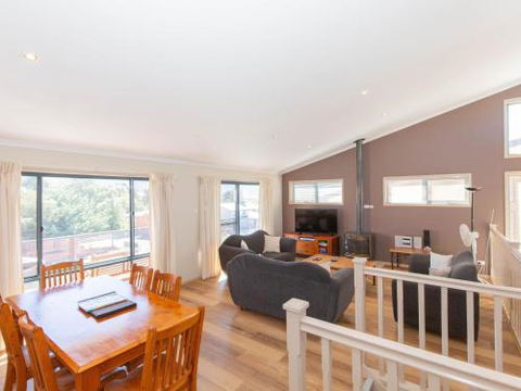 Acacia 5 / 2 Kirwan Close - Sunshine Coast Guide 5