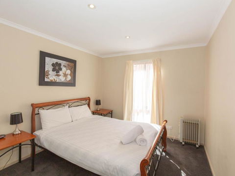 Acacia 5 / 2 Kirwan Close - Sunshine Coast Guide 2