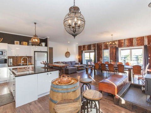 Oak & Barrel / 7 Twynam Street - Sunshine Coast Guide 4