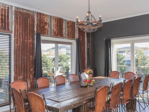 Oak & Barrel / 7 Twynam Street - Sunshine Coast Guide 5