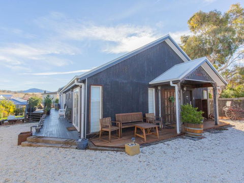 Oak & Barrel / 7 Twynam Street - Sunshine Coast Guide 2