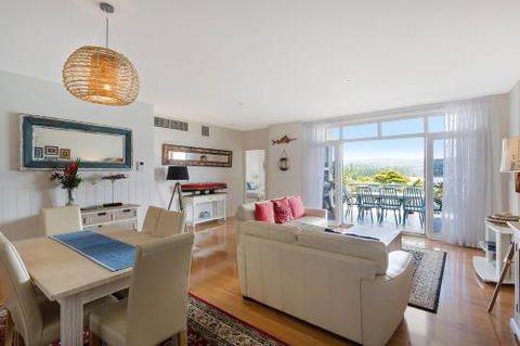 Wharf Apartment Unit 5 - Sunshine Coast Guide 2