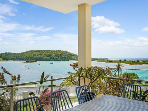 Wharf Apartment Unit 5 - Sunshine Coast Guide 6