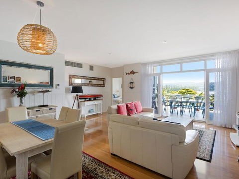Wharf Apartment Unit 5 - Sunshine Coast Guide 1