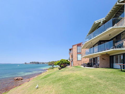 2 Lanimer 14 Mitchell Street Beautiful Waterfront Property With Spectacular Views - Sunshine Coast Guide 2