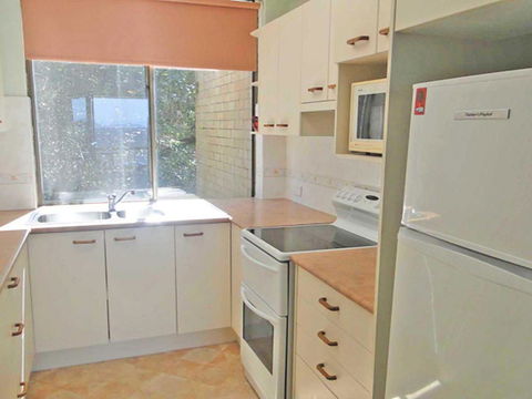 15 Harbourside 3 7 Soldiers Point Road Right On The Waterfront - Sunshine Coast Guide 1