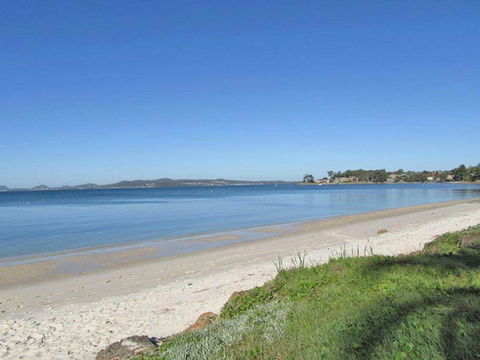 15 Harbourside 3 7 Soldiers Point Road Right On The Waterfront - Sunshine Coast Guide 6