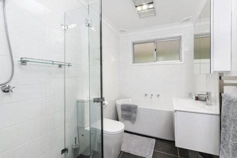 WINDARRI - Sunshine Coast Guide 2