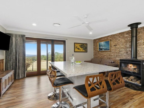 WINDARRI - Sunshine Coast Guide 1