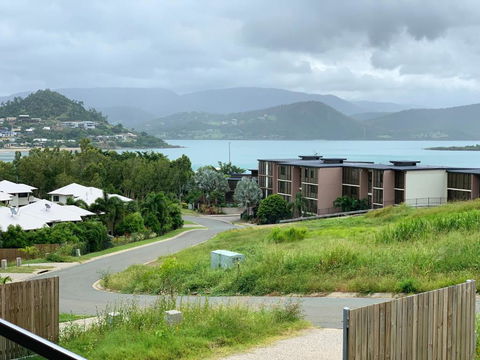 DAYDREAMING Airlie Beach Water Views & Only 200m To Boardwalk. - Sunshine Coast Guide 2