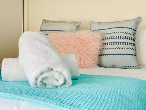 DAYDREAMING Airlie Beach Water Views & Only 200m To Boardwalk. - Sunshine Coast Guide 6
