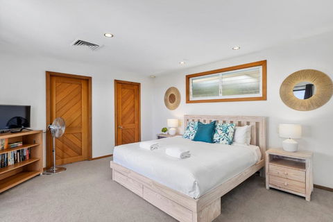 Zaffiro Beach House - Sunshine Coast Guide 2