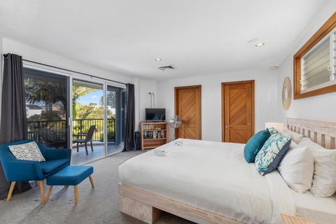 Zaffiro Beach House - Sunshine Coast Guide 1