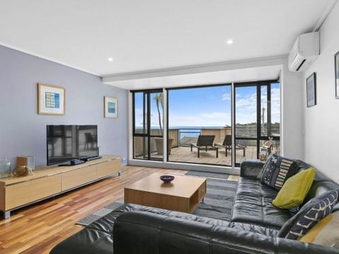 APARTMENT 10 PACIFIC APARTMENTS FREE WIFI! - Sunshine Coast Guide 0