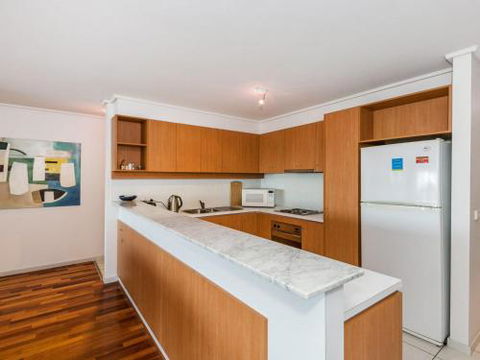 APARTMENT 10 PACIFIC APARTMENTS FREE WIFI! - Sunshine Coast Guide 5