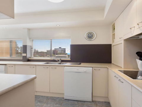 Garden Apartment At Forster Tower - Sunshine Coast Guide 5