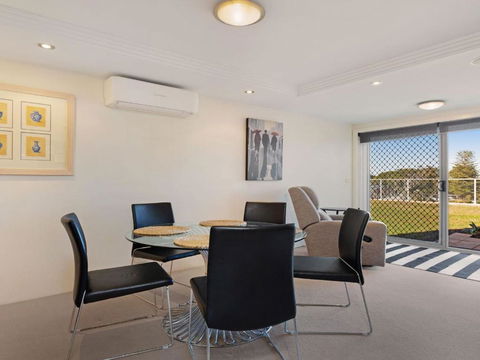 Garden Apartment At Forster Tower - Sunshine Coast Guide 1
