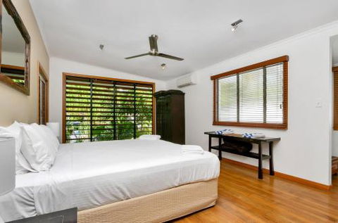 SANTORINIatPALM COVE - Sunshine Coast Guide 6