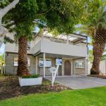 SANTORINI BEACH HOUSE SAFETY BEACH - Sunshine Coast Guide 0