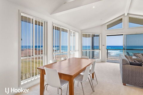 Absolute Waterfront At Anna Bay - Sunshine Coast Guide 6