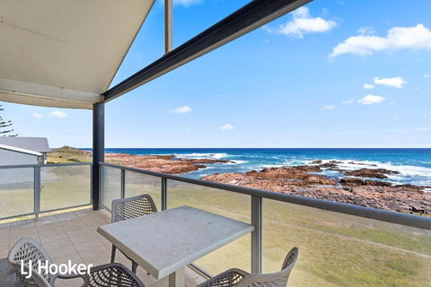 Absolute Waterfront At Anna Bay - Sunshine Coast Guide 5