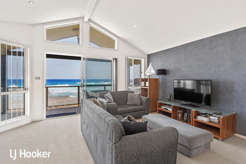 Absolute Waterfront At Anna Bay - Sunshine Coast Guide 3