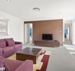 Absolute Waterfront at Anna Bay - Sunshine Coast Guide
