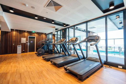 A Cut Above The West Pool Rooftop Bar Gym Wifi - Sunshine Coast Guide 2