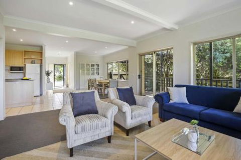APOLLO BAY HOLIDAY HOUSE Walk To Beach + Wifi - Sunshine Coast Guide 4