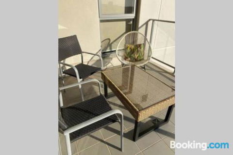 SKY GARDENS SUNSET RIVER VIEW NETFLIX WINE PARKING - Sunshine Coast Guide 3