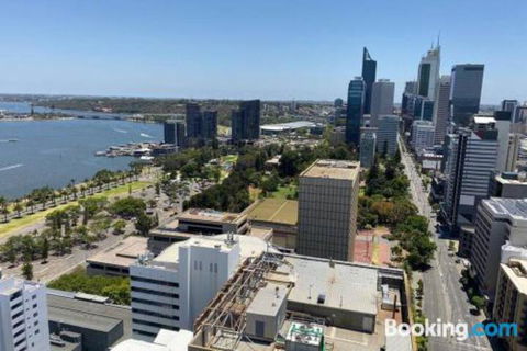 SKY GARDENS SUNSET RIVER VIEW NETFLIX WINE PARKING - Sunshine Coast Guide 4