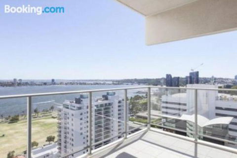 SKY GARDENS SUNSET RIVER VIEW NETFLIX WINE PARKING - Sunshine Coast Guide 1
