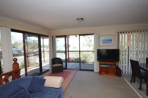 Lakehouse On Oxley - Sunshine Coast Guide 4