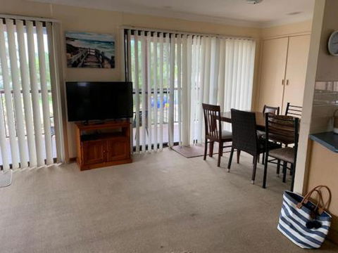 Lakehouse On Oxley - Sunshine Coast Guide 1